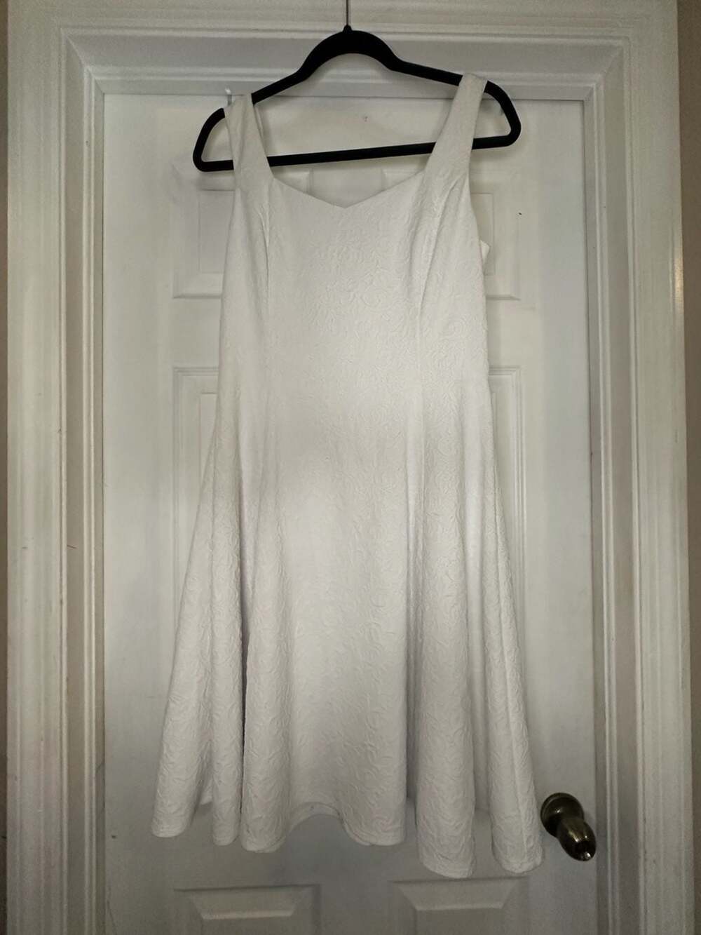 White House Black Market White Sleeveless Textured Fit and Flare Dress Size 6